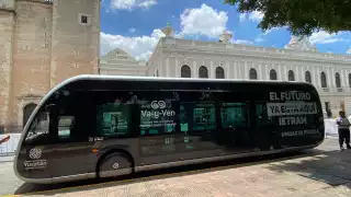 El Alcalde de Mérida se paseó por la Plaza Grande, pero no mucha gente se acercó a él