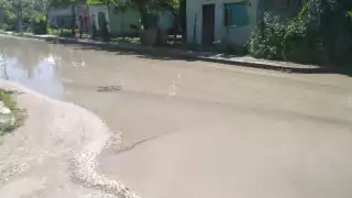 Habitantes de Sabancuy exigen drenaje ante calles encharcadas por lluvias