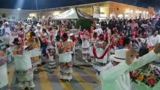 Los fuegos pirotécnicos en punto de las 11:40 de la noche marcaron el inició de la vaquería