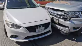 Conductora embarazada sufre accidente en cruce de Isla de Tris en Ciudad del Carmen