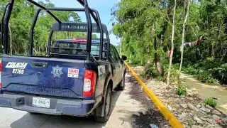 Los elementos policiacos acudieron al lugar donde aparecieron expuestas las prendas íntimas en Puerto Aventuras