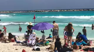 Registra buena afluencia Playa Gaviota Azul durante este sábado