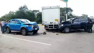El accidente detuvo en tráfico en la zona por algunos momentos