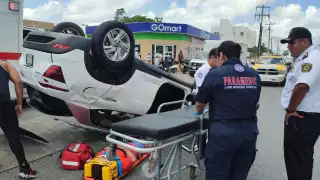 El conductor fue llevado a un hospital de Cancún
