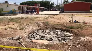 El socavón en la escuela del fraccionamiento Los Héroes en Cancún fue reportada a través de las redes sociales por una colaboradora del plantel educativo