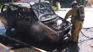 Incendio de camioneta deja tres mujeres intoxicadas en Campeche