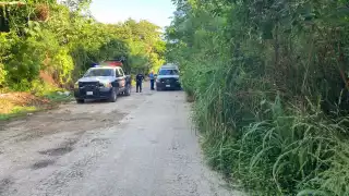 El cuerpo fue subido a una camioneta del Semefo y trasladado a sus instalaciones para practicar la necropsia de Ley.