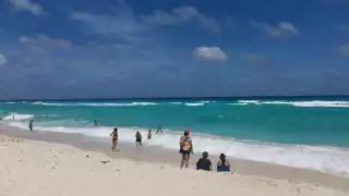 Las playas lucieron vacías este sábado