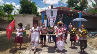Después de dos años, realizan procesión en honor a la Santa Cruz en Tizimín