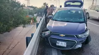 El automóvil terminó con varios golpes