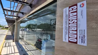 Clausuran plaza comercial de la SM 515 de Cancún por presuntas irregularidades en el manejo de residuos