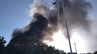 La nube de humo ascendía varios metros