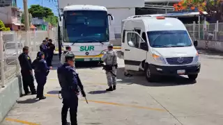 Cae grupo de 15 migrantes en terminal de autobuses en Ciudad del Carmen, incluidos 3 menores de edad   