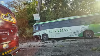 Encontronazo en la vía Cancún-Valladolid dejó varios lesionados