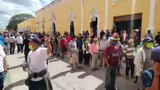 La gente del campo acudió a las instalaciones que alberga el comisariado ejidal a depositar su voto