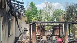 La cocina de madera y huano quedó reducida en cenizas