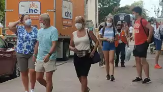 Muchos de los paseantes llegan con paquetes donde les incluyen los insumo básicos