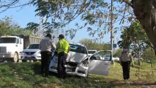 Al lugar llegaron elementos de la SSP y personal de la aseguradora para desahogar responsabilidades