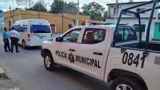 Motociclista presuntamente ebrio choca taxi con pasajeros y se da a la fuga en Calkiní
