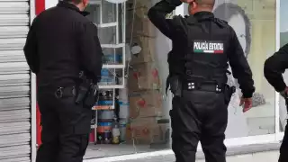 Los cristales del local estaban destruidos