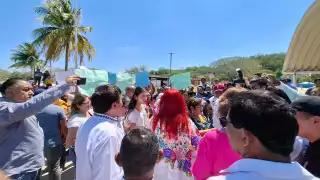 Sindicalizados protestan contra despidos durante gira de la gobernadora en Campeche