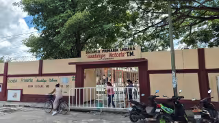 Padres de familia en Champotón apoyan prohibición de celulares en primarias y secundarias
