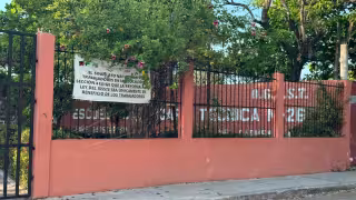 Refuerzan seguridad en secundaria de Carmen por amenaza de ataque armado