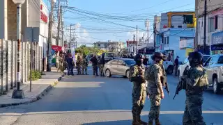 Los efectivos de las fuerzas castrenses regresaron esta tarde hasta el domicilio que había sido identificado como punto de venta de droga