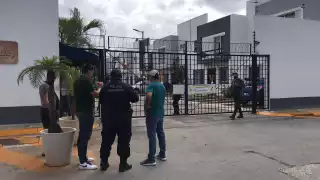 La víctima relató cómo ocurrió el asalto a las afueras de su casa en Residencial Almena de Cancún este 14 de febrero