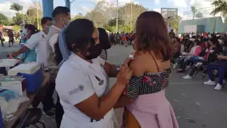 La vacuna Pfizer es la única se aplica en menores de 18 años en México, y los adolescentes de Carrillo Puerto acudieron por su segunda dosis