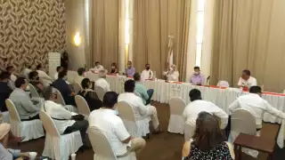 El foro se realiza en conocido hotel de la ciudad y es organizado por el Colegio de Posgraduados en Derecho de Yucatán