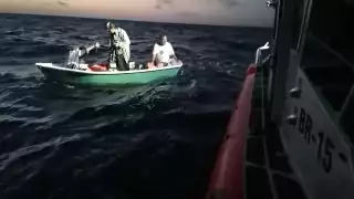 Los pescadores recibieron atención médica para verificar que estuvieran en optimas condiciones