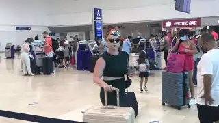 Algunos viajeros se niegan a usar el cubrebocas, pese a que Asur indicó que se mantiene su empleo obligatorio dentro del aeropuerto de Cancún