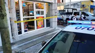 Asalto en farmacia Yza moviliza a corporaciones policiacas en Ciudad del Carmen