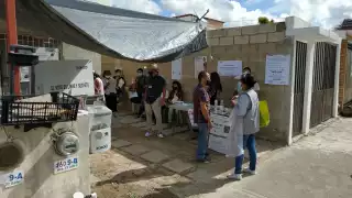 El jefe de la casilla comentó que a penas han llegado a votar 12 personas