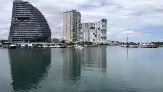 Denuncias en redes sociales indicaban que la 'Shark Tower' en Puerto Cancún se había movido unas pulgadas, pero la constructora lo negó