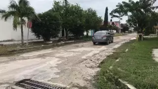 Vecinos de calle Milán en Chetumal denuncian fuga de agua y falta de respuesta de CAPA