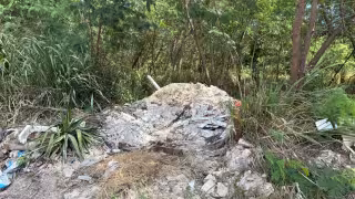 Vecinos de Bicentenario en Chetumal denuncian basurero clandestino de 300 metros