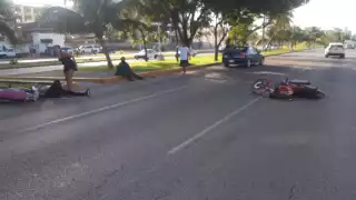Policías de Tránsito de Cancún acudieron a verificar el accidente ocurrido en la Avenida Bonampak