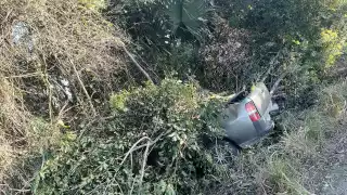 El conductor se retiró del lugar para dirigirse a su predio en la comisaria de San Pedro Bacab para pedir ayuda, activándose de esta manera los servicios de emergencia