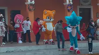 Todos estos personajes estuvieron presentes, para que los niños se tomarán la foto del recuerdo y tengan una feliz navidad