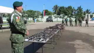Los elementos del Ejército utilizaron sierras eléctricas en el proceso.