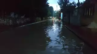 Varias calles de la localidad quedaron inundadas