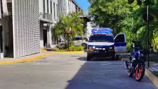 Trabajador con síntomas de infarto moviliza a paramédicos en plaza de Ciudad del Carmen