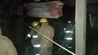 El incendio se registró cerca de la 1:30 horas durante la madrugada de este jueves