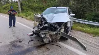 Se registra doble accidente en la carretera José María Morelos- Polyuc; hay un herido