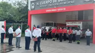 Cuenta con 10 paramédicos y sólo una ambulancia, pero no se encuentra en buenas condiciones