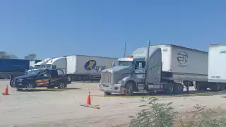 Un compañero del trailero fue quien lo encontró convulsionando en su unidad estacionada en el Periférico de Mérida