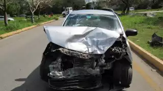 Uno de los autos quedó de esta forma