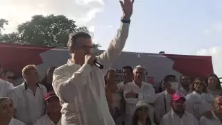 Ebrard apoyó a Mara Lezana en Cancún